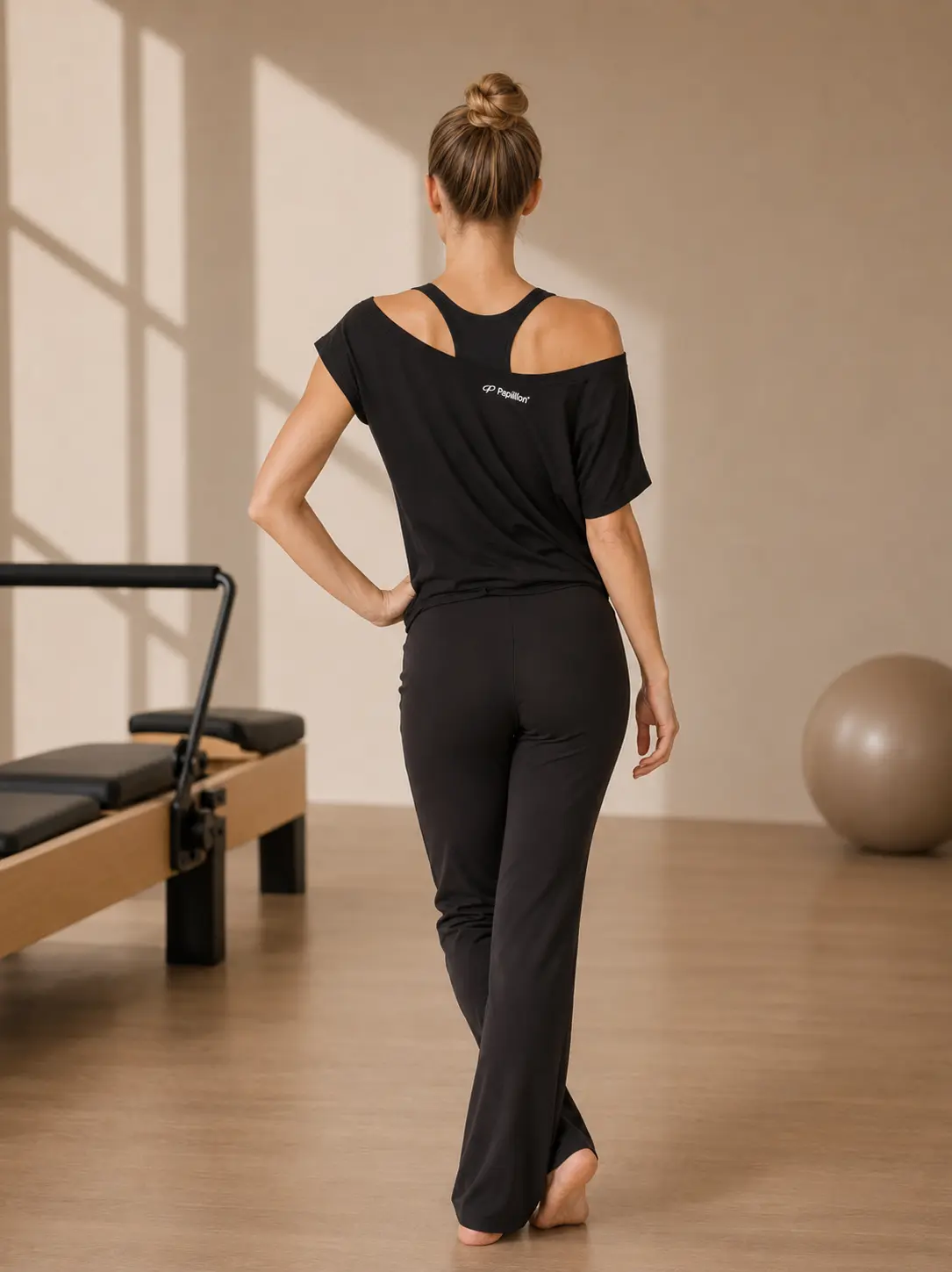 10PA2240-900 Dames T-shirt schoudervrij en kort model van viscose